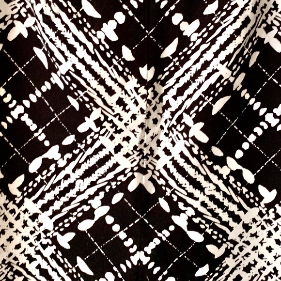 🦃 The Limited BW Abstract Pencil Skirt Size 8 - Picture 5 of 9